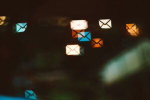 Apollo vs. Hunter: Welches E-Mail-Marketing Tool liefert die zuverlässigeren Daten? Apollo vs. Hunter