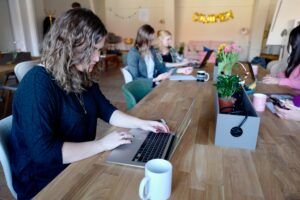 llms.txt erstellen: Warum Anthropic und Cloudflare die Datei einsetzen – und Google sie für irrelevant hält llms.txt-Datei erstellen